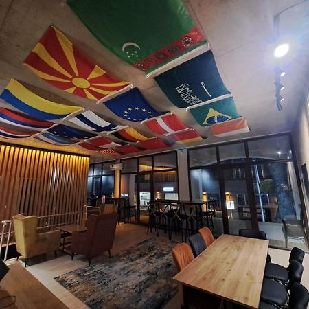 Karvi Hostel & Suites 巴统 外观 照片