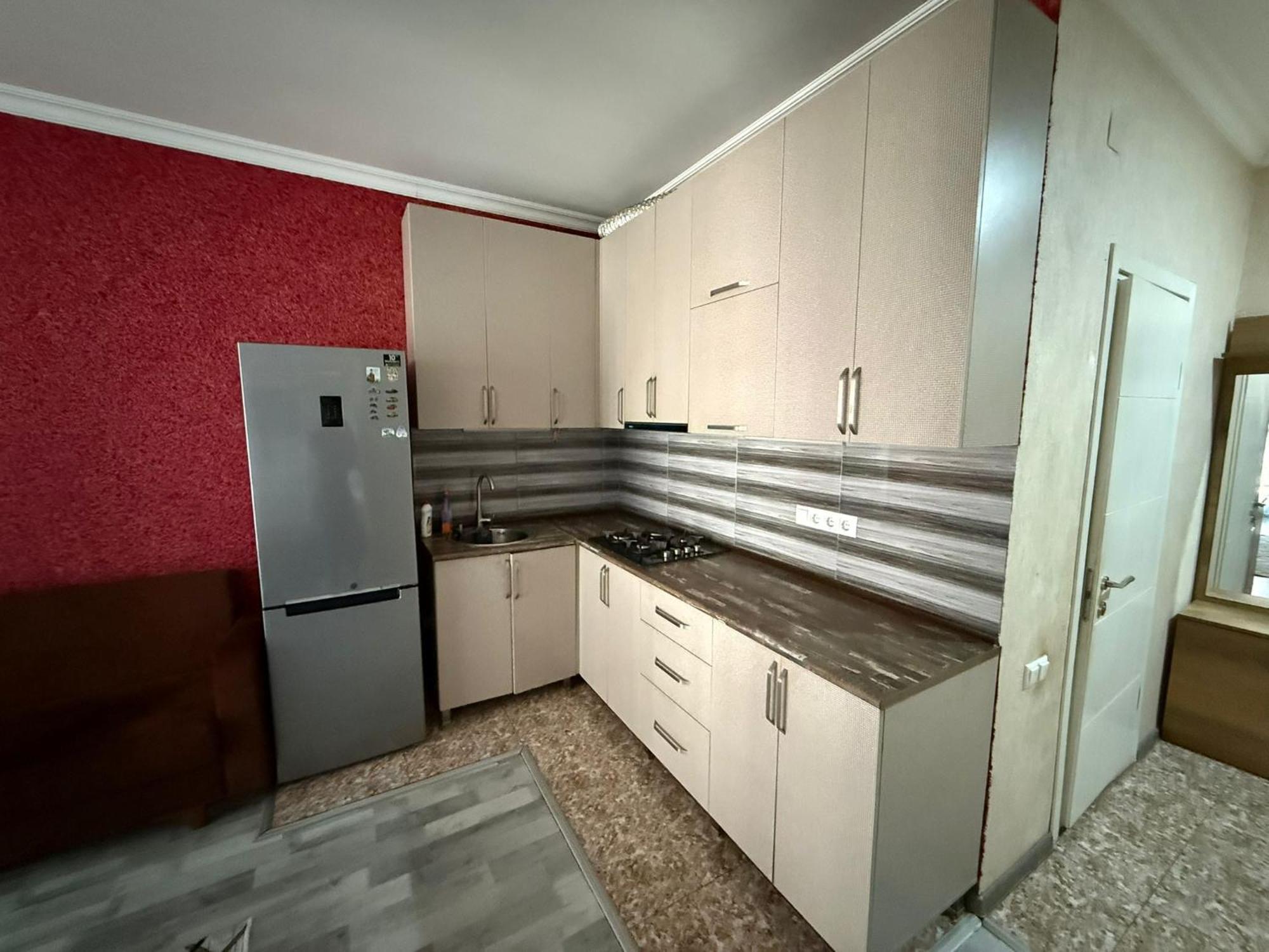 Karvi Hostel & Suites 巴统 外观 照片
