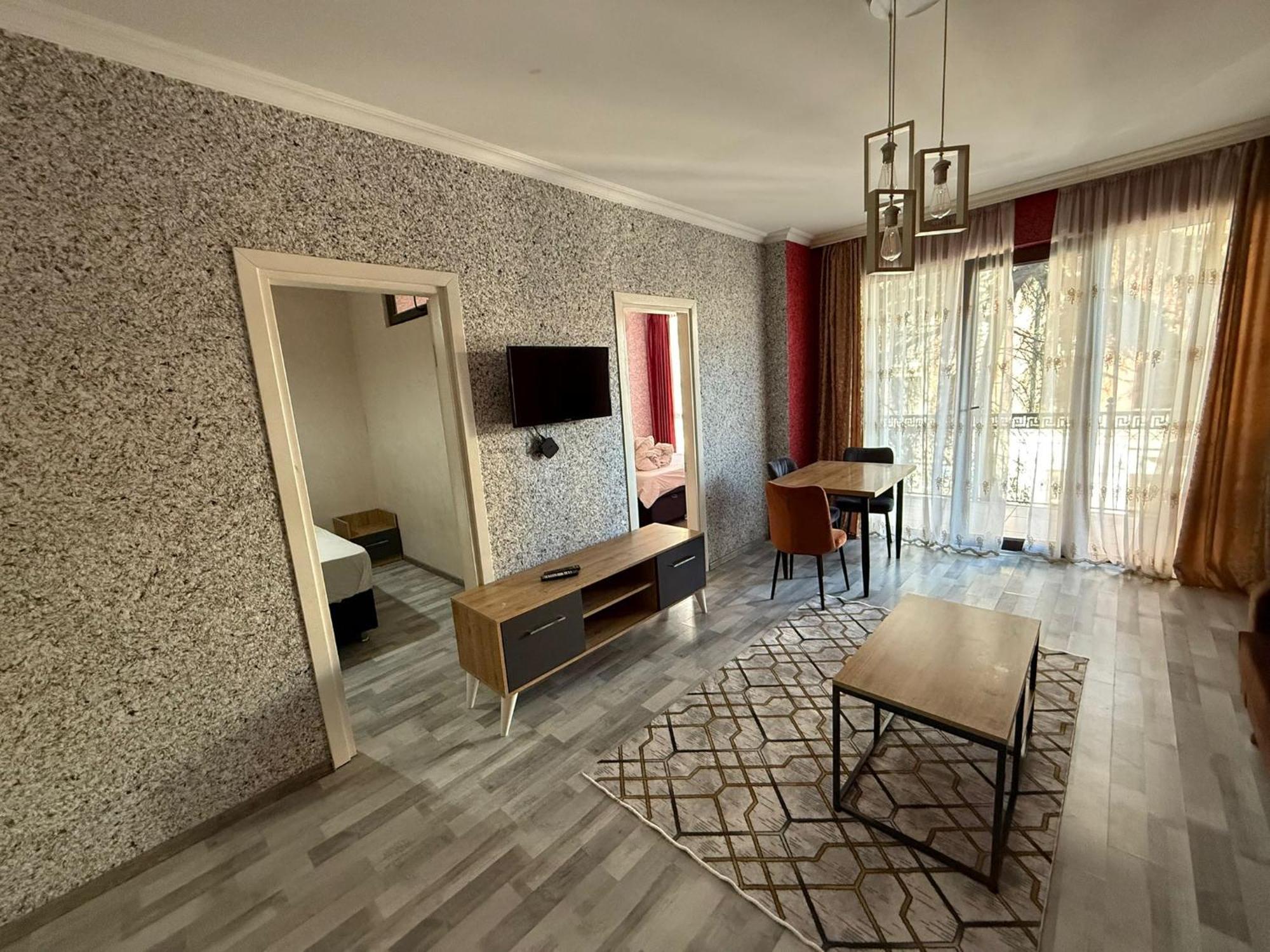 Karvi Hostel & Suites 巴统 外观 照片