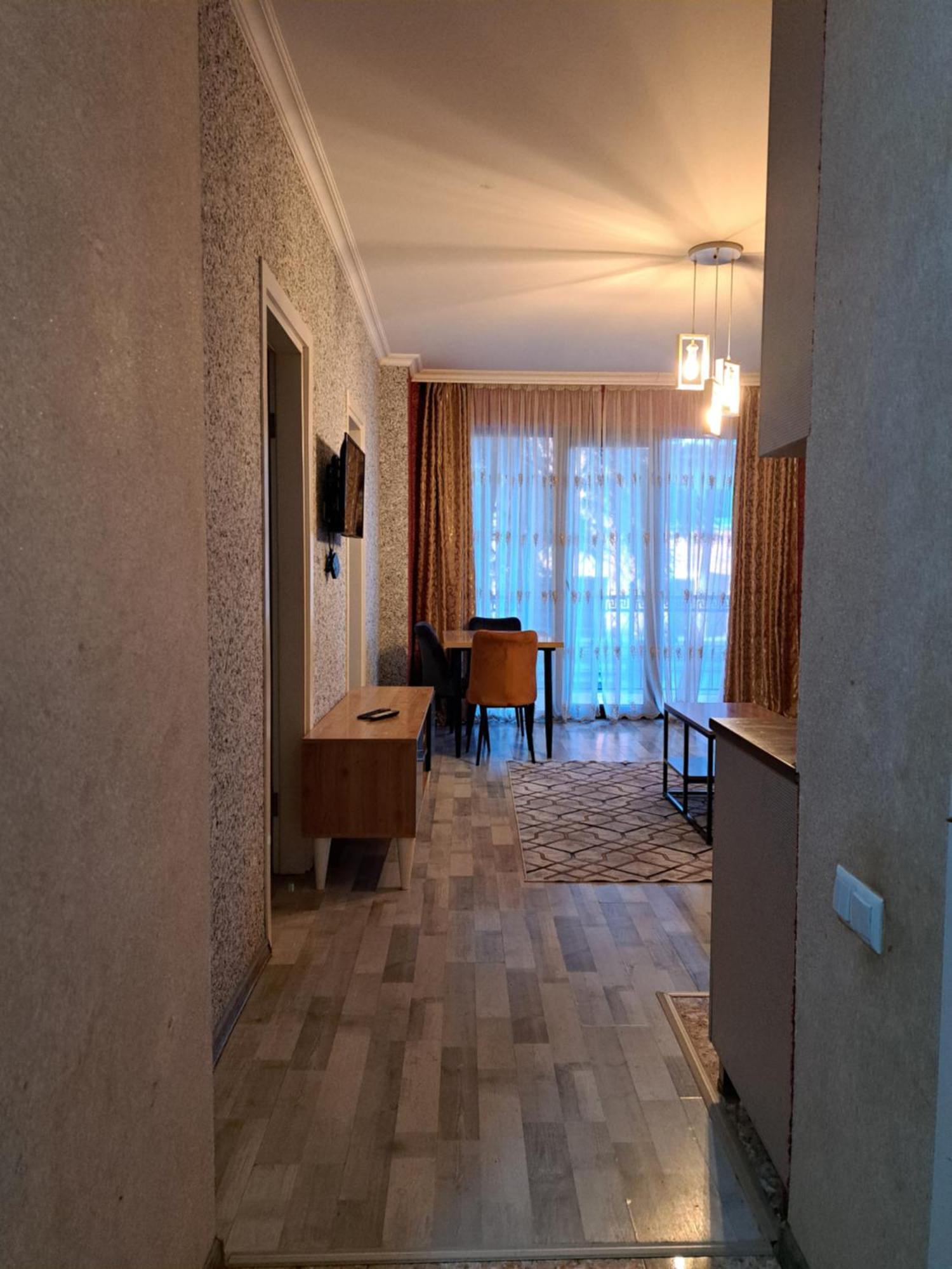 Karvi Hostel & Suites 巴统 外观 照片