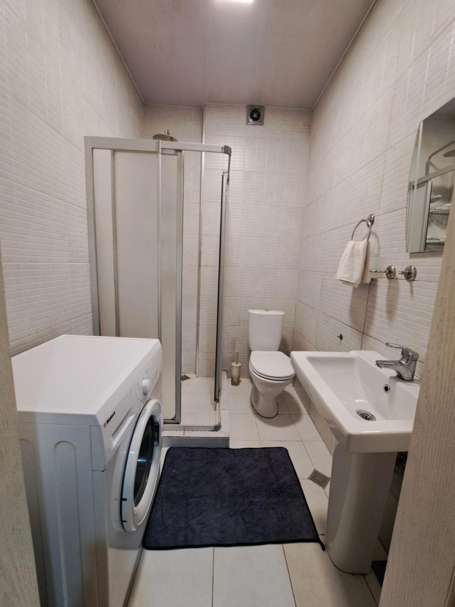 Karvi Hostel & Suites 巴统 外观 照片