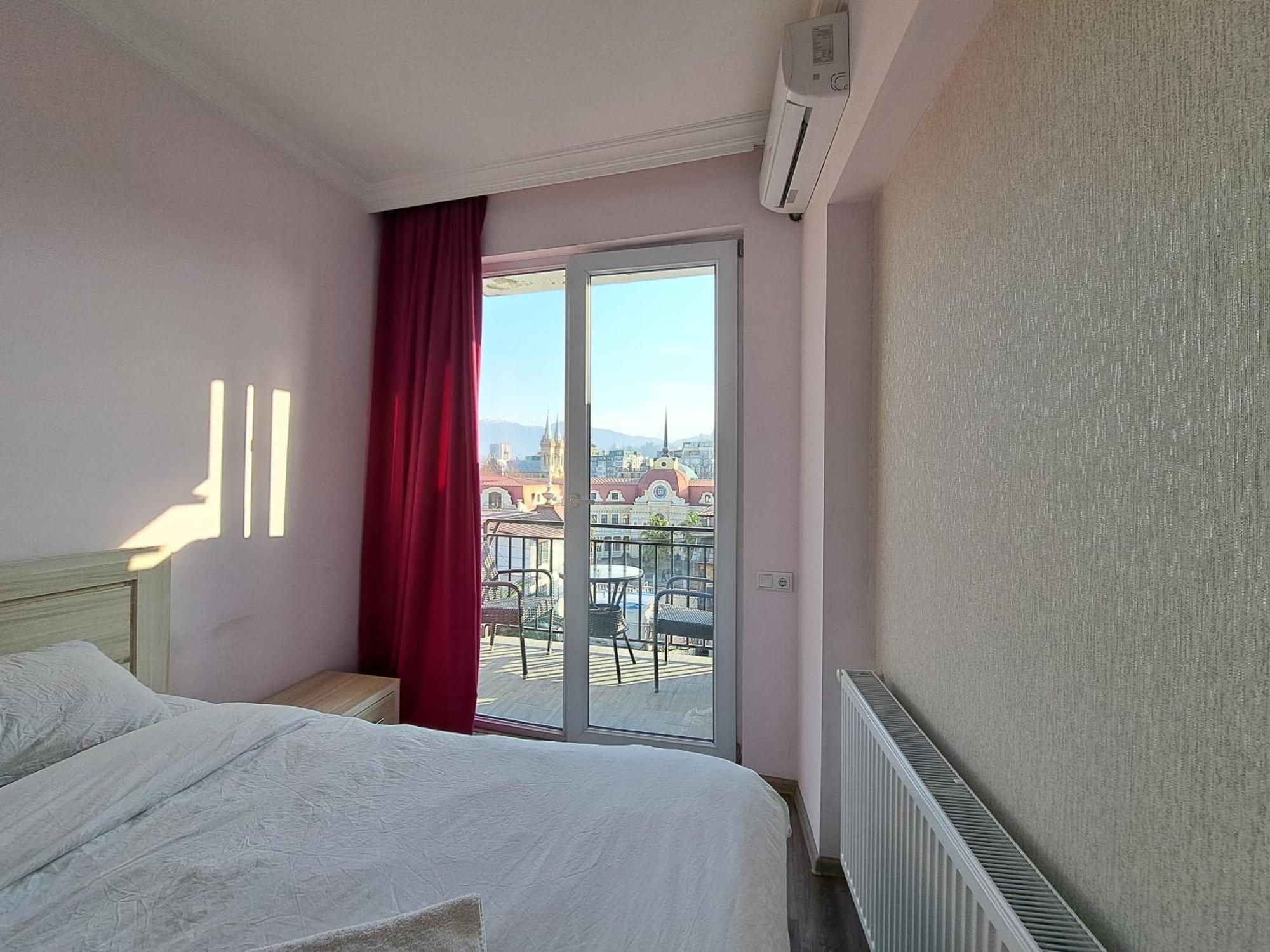 Karvi Hostel & Suites 巴统 外观 照片
