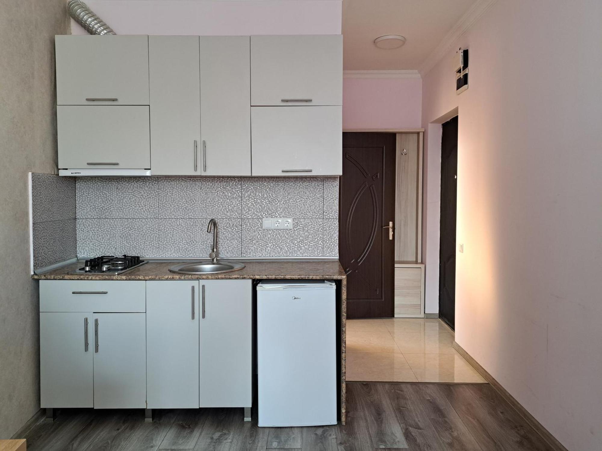 Karvi Hostel & Suites 巴统 外观 照片
