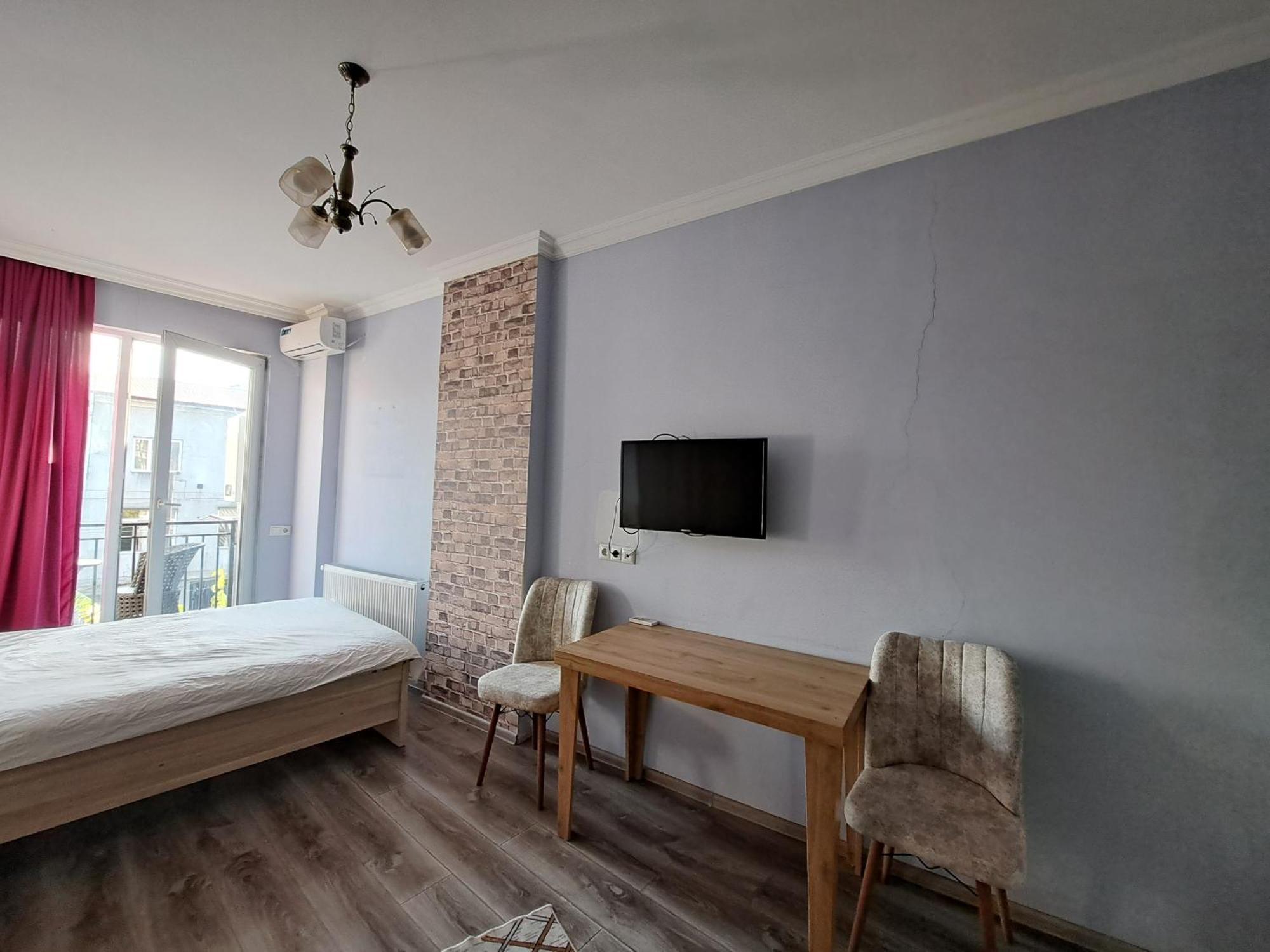 Karvi Hostel & Suites 巴统 外观 照片