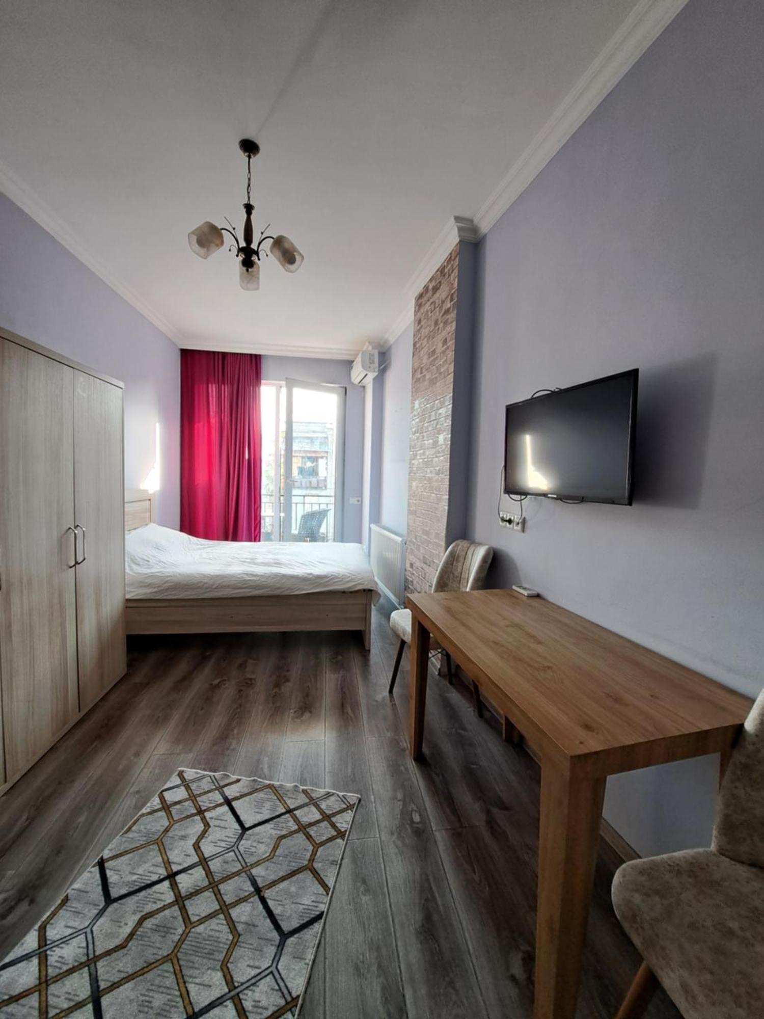 Karvi Hostel & Suites 巴统 外观 照片