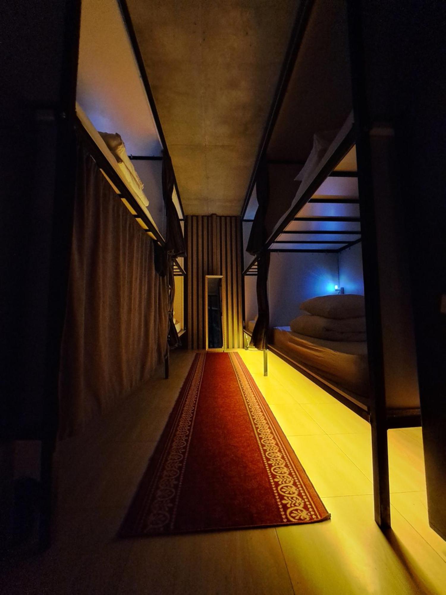 Karvi Hostel & Suites 巴统 外观 照片