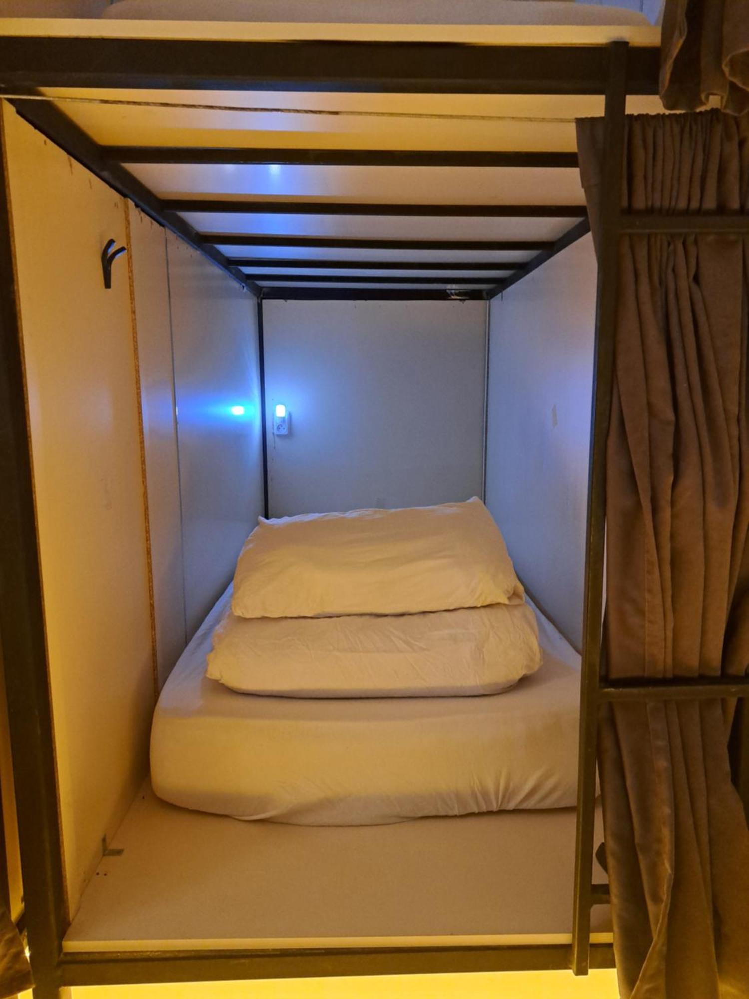 Karvi Hostel & Suites 巴统 外观 照片