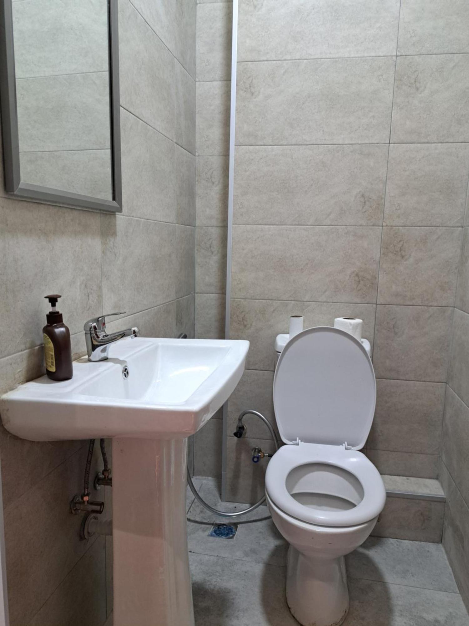 Karvi Hostel & Suites 巴统 外观 照片
