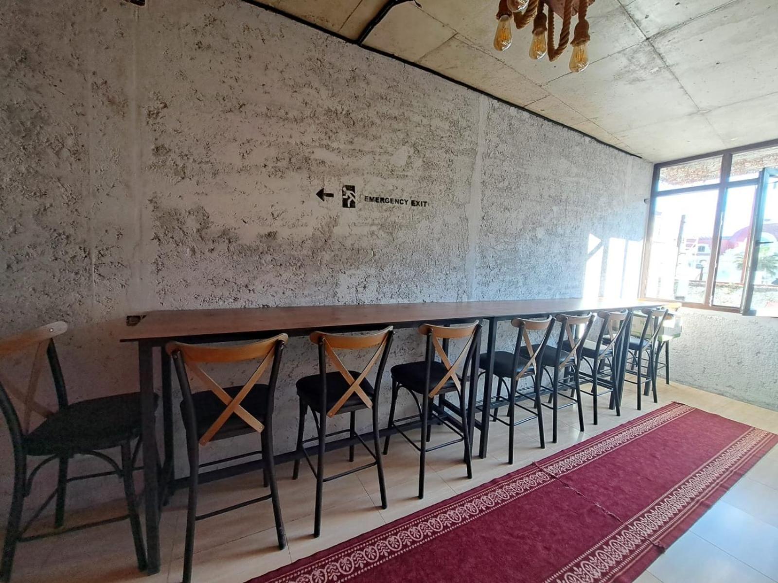 Karvi Hostel & Suites 巴统 外观 照片