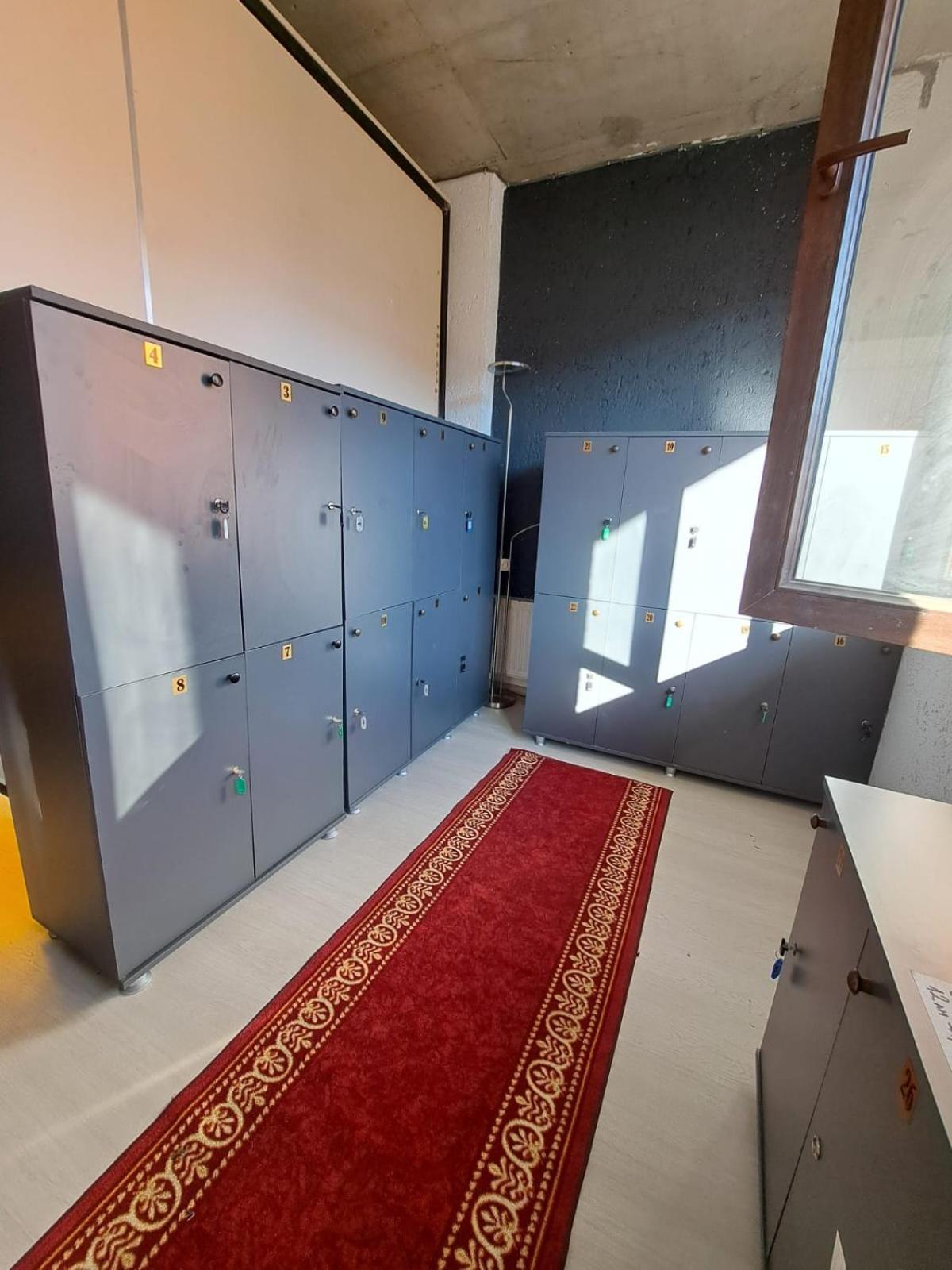 Karvi Hostel & Suites 巴统 外观 照片
