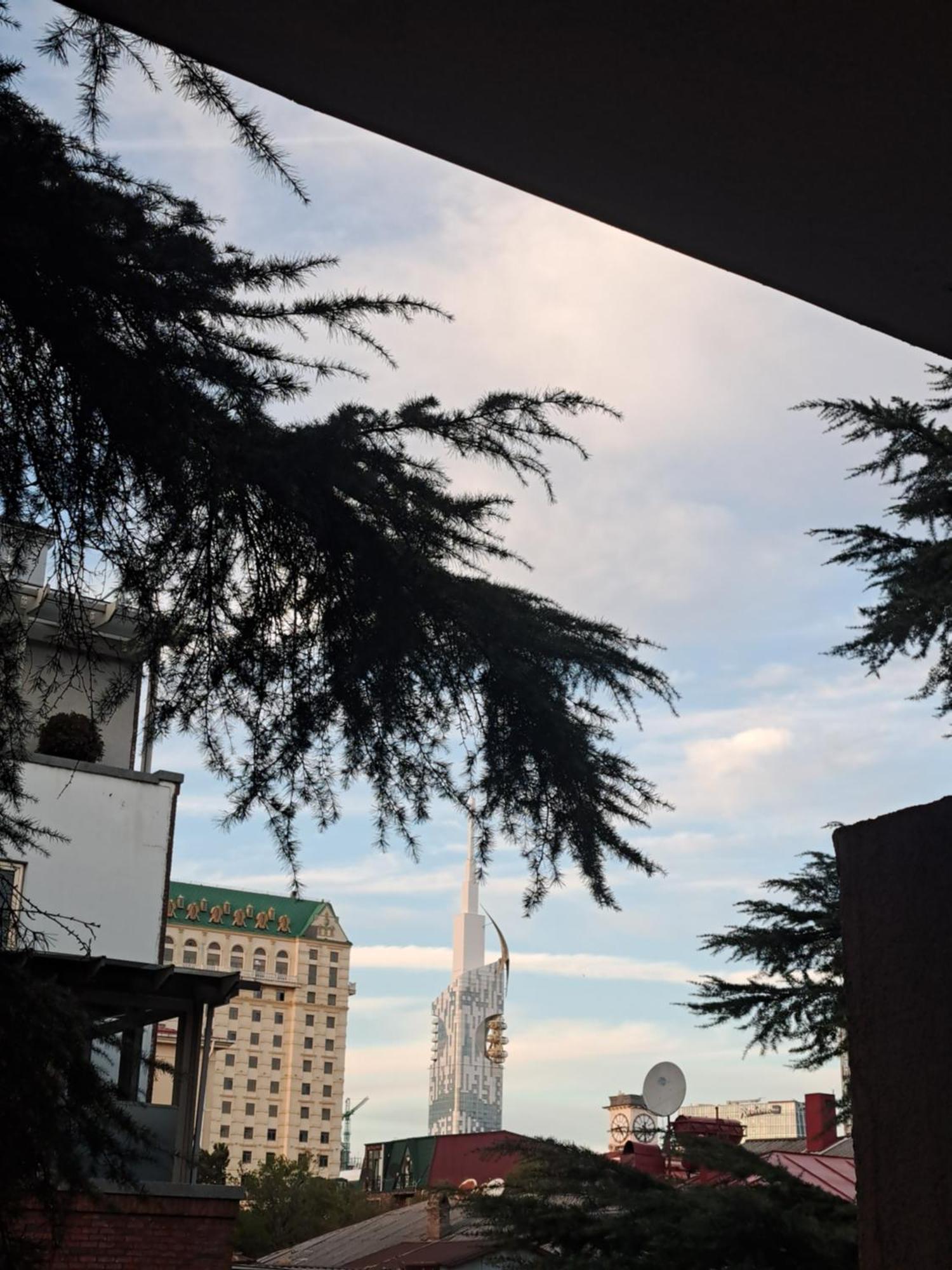 Karvi Hostel & Suites 巴统 外观 照片