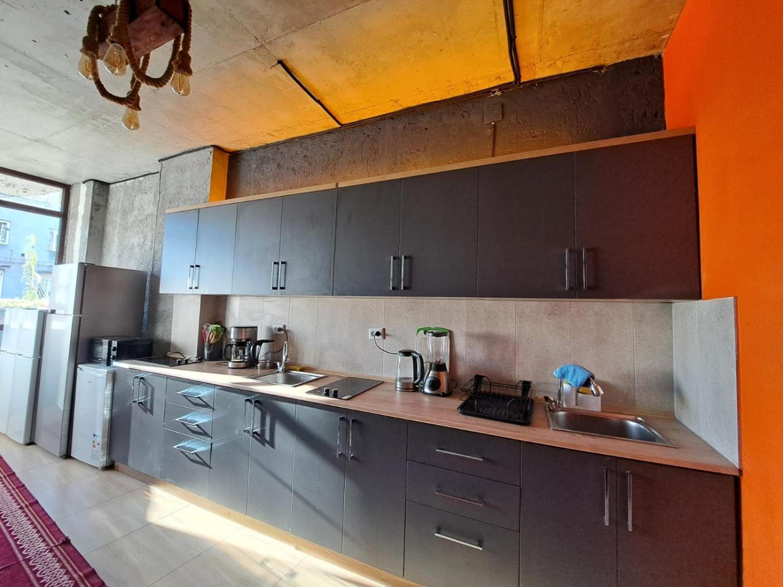 Karvi Hostel & Suites 巴统 外观 照片